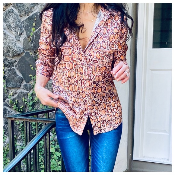 ShopEvelynne Tops - Snakeskin print button down blouse
